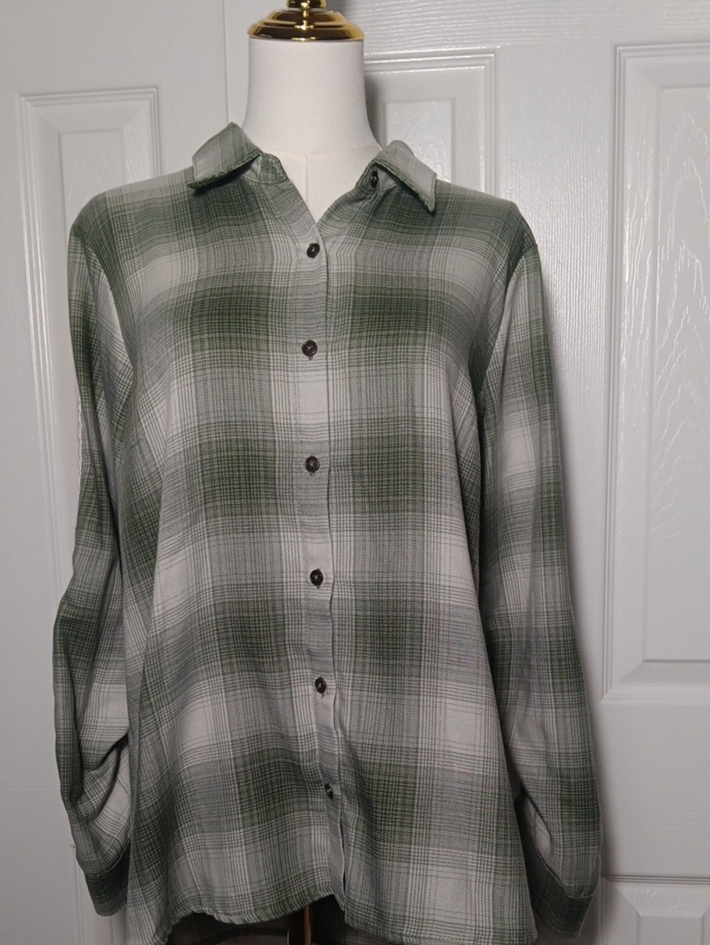 Kate & Sam Green Plaid Button Down Blouse with Lace Back (Medium)